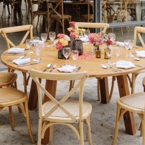 Table en bois ronde 8 personnes - ORAVIS01